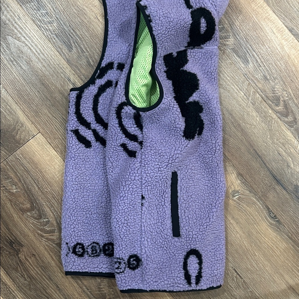 Cloak Brand Hidden In Plain Sight Sherpa Vest Size Medium, purple and black - Picture 11 of 12